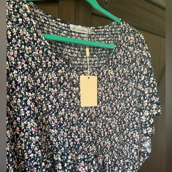 NEW✨Smocked Flutter Sleeve Floral Dress - Picture 5 of 8